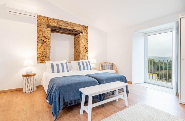 Room 'Quarto 1' with Shared Pool