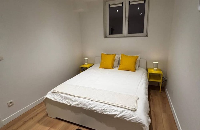 Charming 1BR Apartment | Walk to City Center