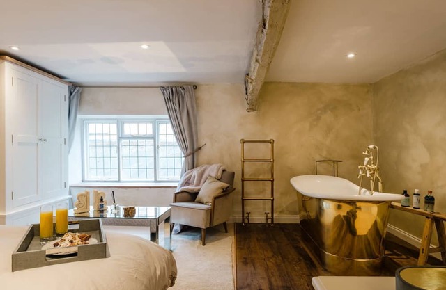 Beautifully presented dog friendly - College Cottage