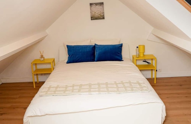Modern 1BR & 1LR Apartment | 15-Min Walk to Rabot