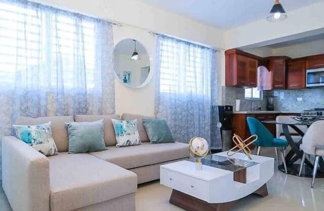Lovely 2 Bd-2Bath Apt w. A|C Garage & Rooftop