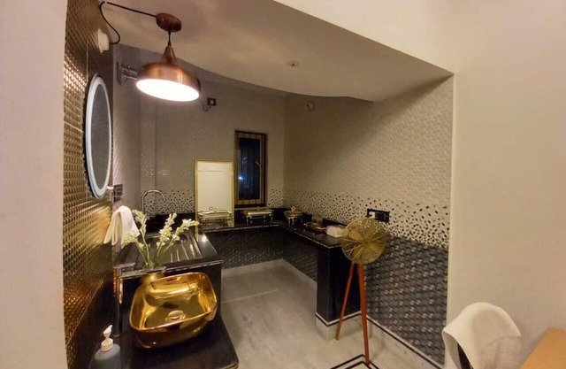 Darha House – A Refined 2BHK Residence Near Airport with Free Parking and AC