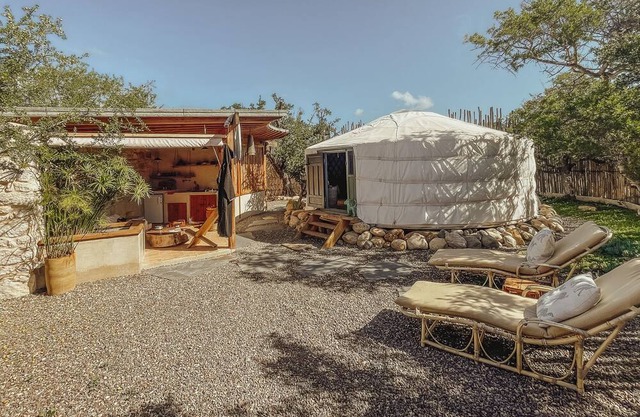 Moonlight Yurt w/Air Con, Garden & Stone Bathroom