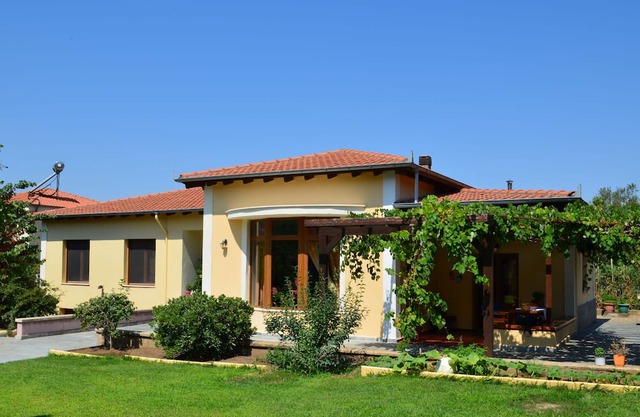 All-Season Villa Near Mountains, Sea & Ancient Sites