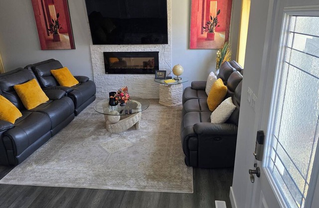 15 minutes of Downtown, proximity to popular attractions or events,