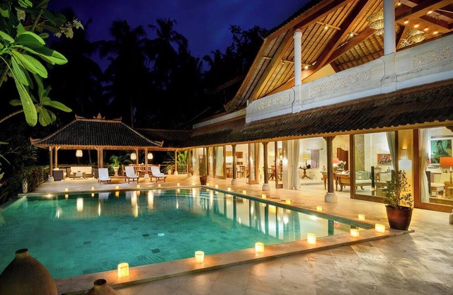 Four Bedroom Villa with Pool & Tropical Garden near Balian