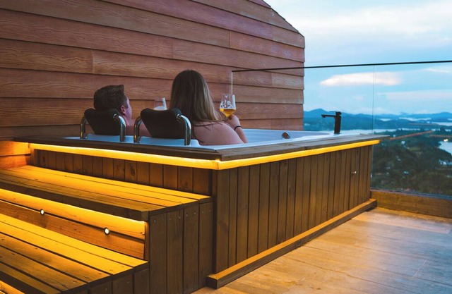 El Peñol - Guatape Romantic CondonPrivate Jacuzzi with a view of La Piedra