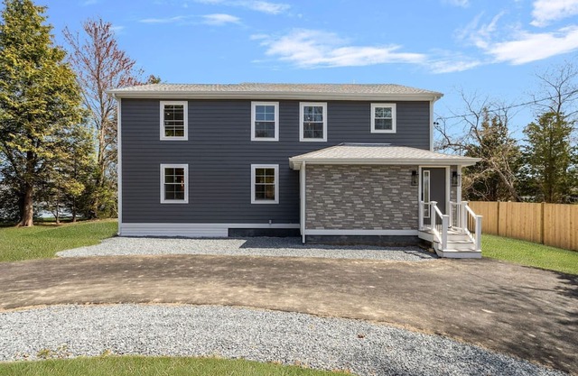 Luxury Waterfront House in Portsmouth, RI with Direct Beach Access