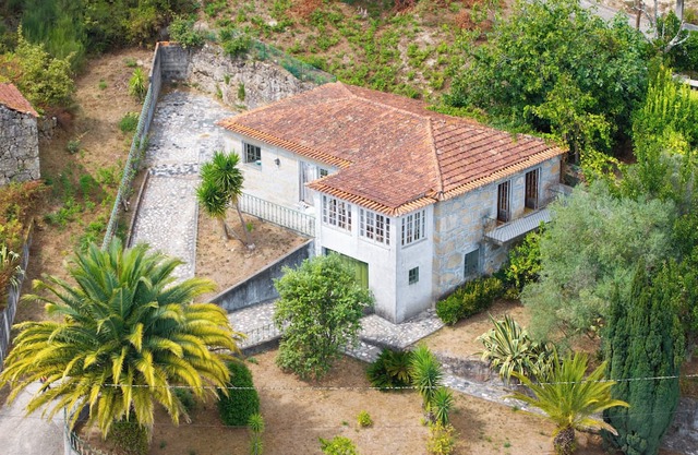 2-bedr. farm with garden near Praia Fluvial and Cinfães in Tarouquela/With key safe