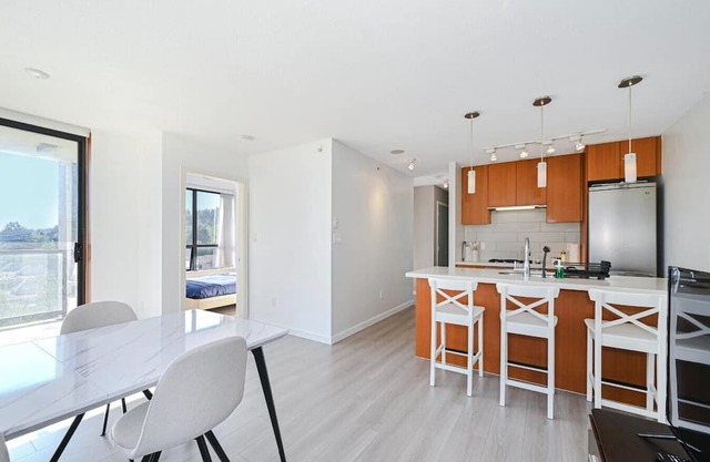 Axis Peak: Entire Private Condo Unit, 1 parking space