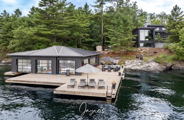 Outstanding 5 bed 6 bath cottage on Lake Joseph with Tennis Studio