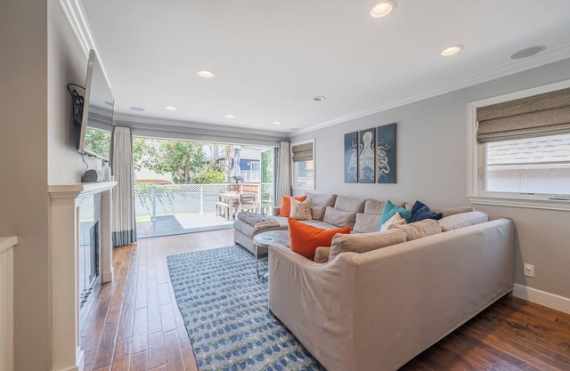 Custom tree section Manhattan beach home, built for luxury and entertaining