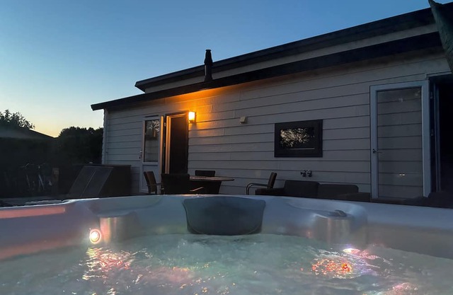Luxury Holiday Chalet 1-4 persons with Private Jacuzzi, Private Sauna and Sun Shower.