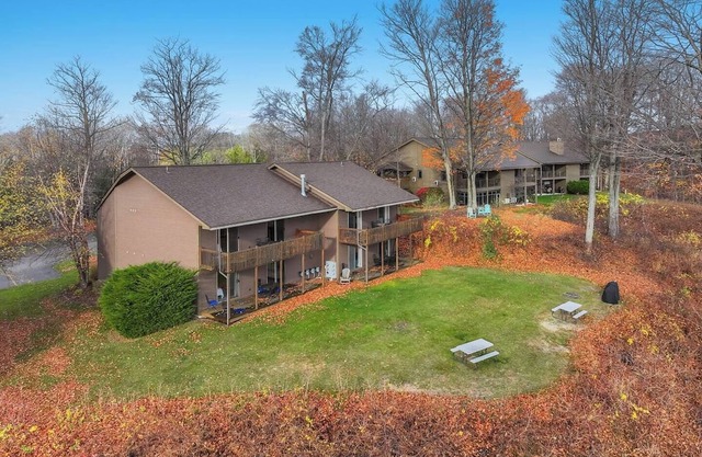 🍁 Spacious Hideaway in Torch Lake | Sunrise Views + Golf ➠ 741