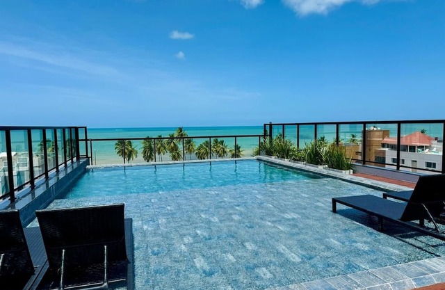 Flat with private Jacuzzi 50m from the sea and infinity pool on the rooftop