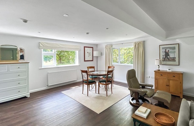1 bedroom accommodation in Horsham, near Brighton