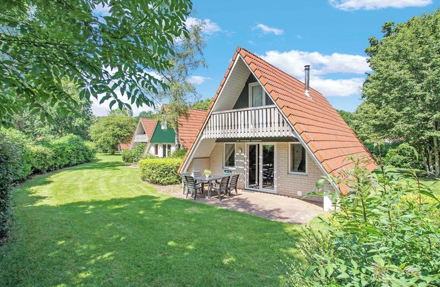 Stylish 6-person bungalow with a renewed look in the Vechtdal, featuring a dishwasher, washing machine, Wi-Fi and terrace – enjoyment for young and old.