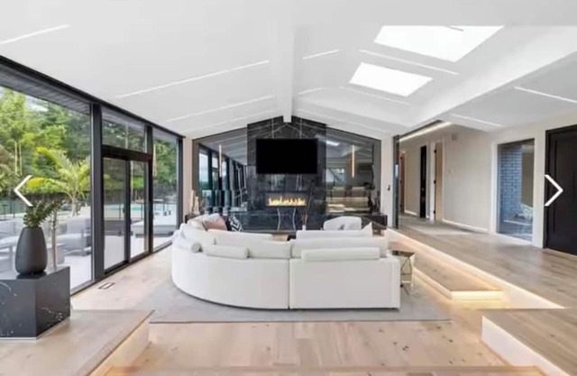 Modern Luxury Private Oasis on the Escarpment in Burlington. Mins from the Lake!