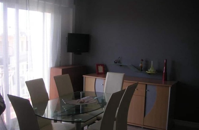 1 Bedroom Apartment with Security, Sports and Fireplace