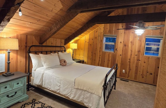 Peaceful Mountain Cabin over 4,600 ft elevation