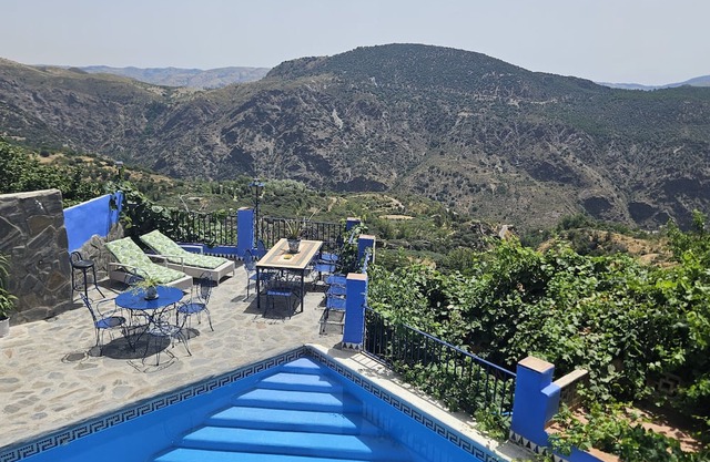 Apartment 'Chaparra Pitres Apart Fondales' with Mountain Views, Shared Pool and Wi-Fi