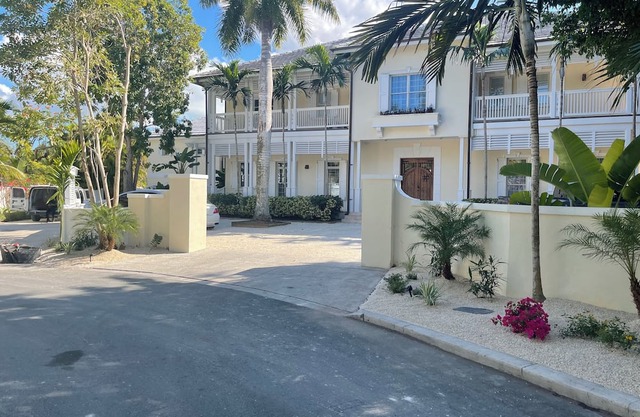 Hidden gem in gated community of Islands Old Fort Bay