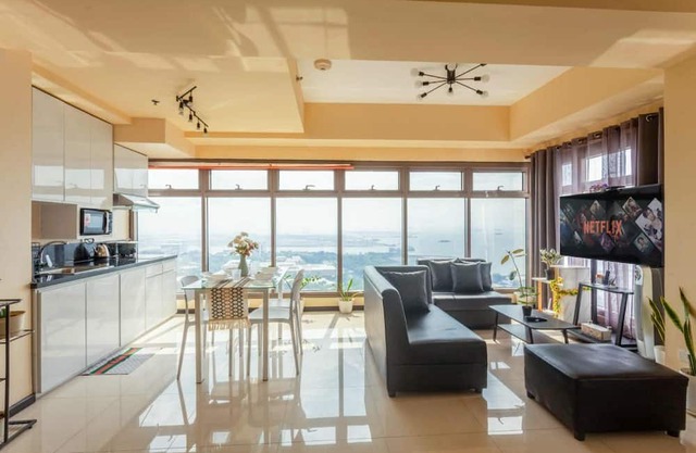 32G Bayview Executive, Radiance Manila Bay