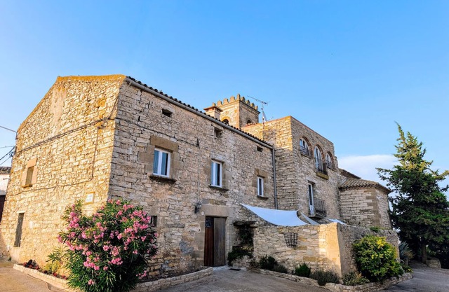 Rural House 'La Rectoria De Vicfred' with Mountain Views, Wi-Fi and Air Conditioning