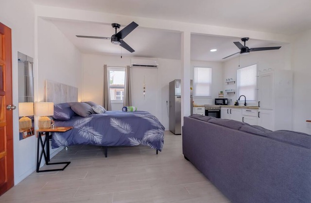 Delightful studio apartment with AC in charming Caye Caulker