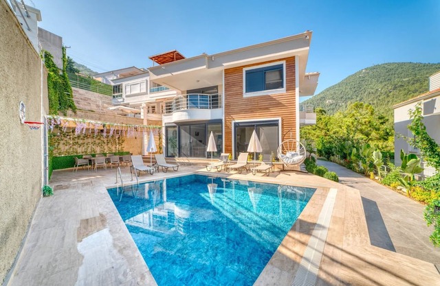 “Modern Villa Private Pool 10 min to Kleopatra Beach”