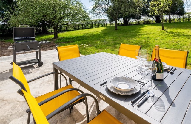 🏡 La Grange 1755 - Heated indoor pool - At the gateway to Champagne