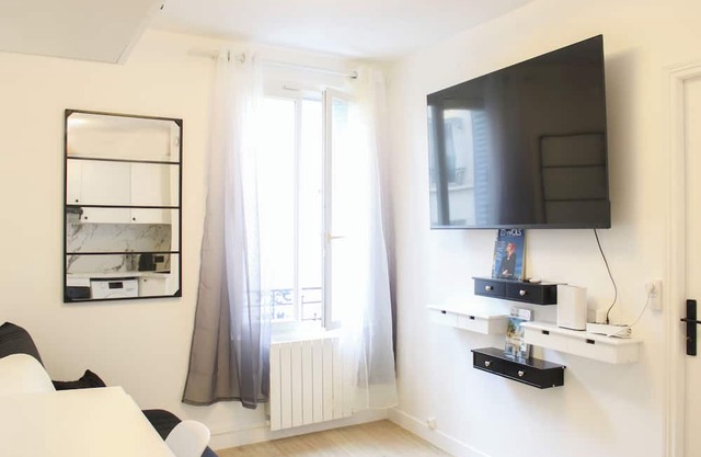 Modern apartment at the gates of Paris