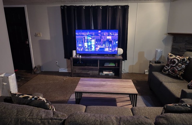Cozy 1-bedroom mobile home in enchanting Romulus with AC