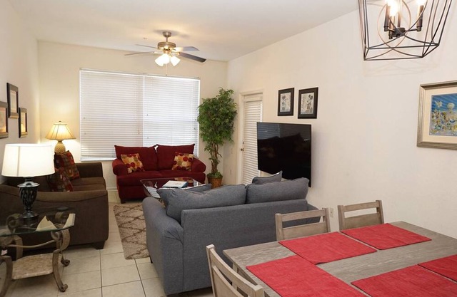 4-bedroom resort in charming Winter Garden with AC