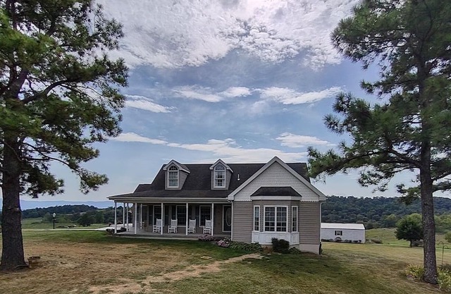 Family Farm with Mountain Views
