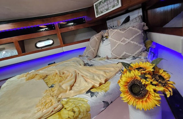 2 Bedrooms Yacht Rental