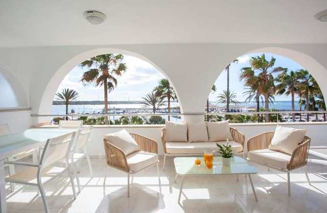 Apartment 'Edificio Puerto - 1 Habitación F2' with Sea View, Wi-Fi and Air Conditioning