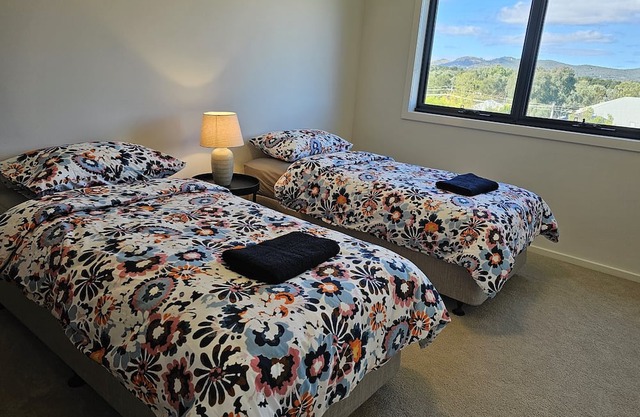 Stylish New 3bedroom 2 1/2 bathroom townhouse, garage, parking, internet