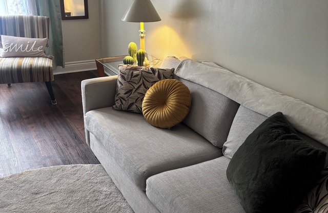 3 bedroom- Cozy Hamilton Townhouse