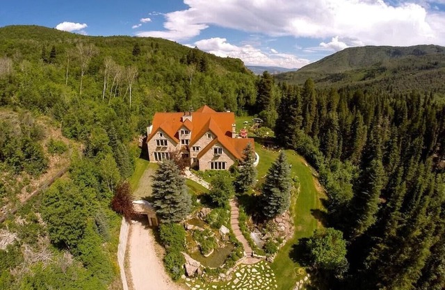 Luxurious Mountain Retreat with Pool