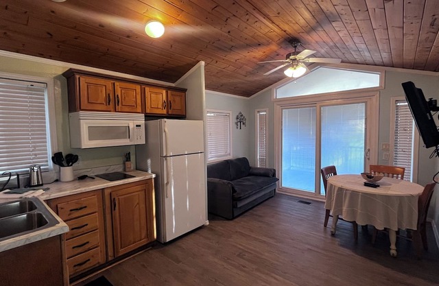 The Shady Oaks, with Pool Access!
