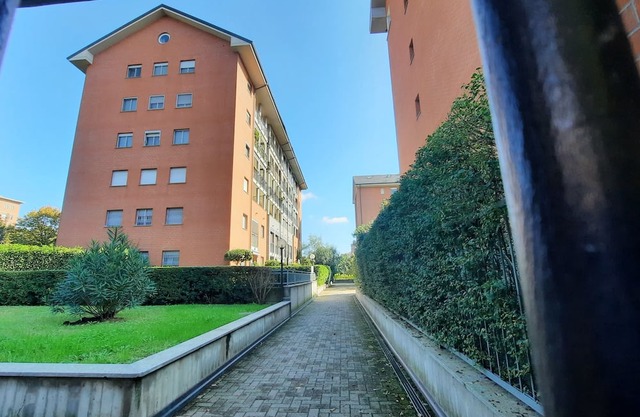 Romantic attic Navigli area - free garage near M2 subway