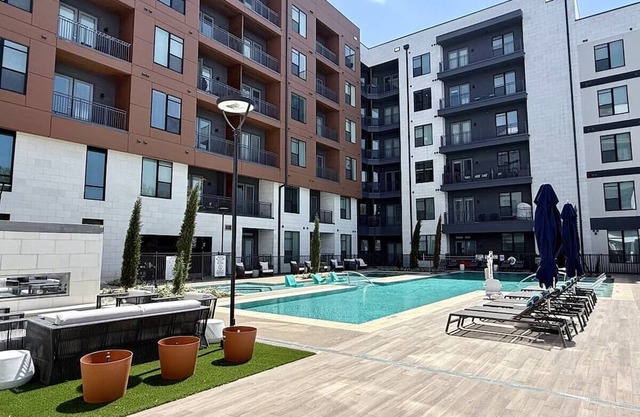 Charming 2-bedroom Cozy apartment with fitness room and AC in wonderful Austin