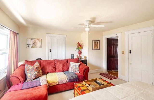 Charming Apt Walkable to Shop, Eat & NYC Transport