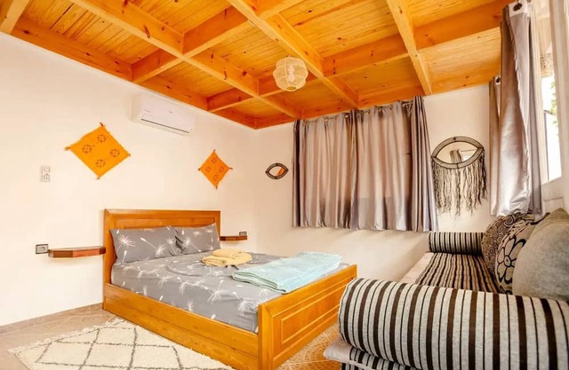 Bluerina - Private Room Double With Seaview and A/C And Breakfast Included