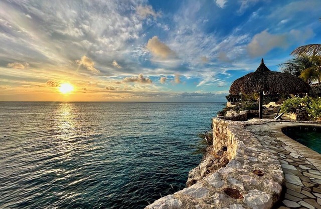 Private Villa at Playa Lagun, snorkelling and diving paradise