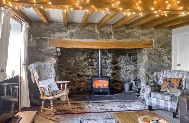 4 bedroom accommodation in Groeslon Nr Caernarfon
