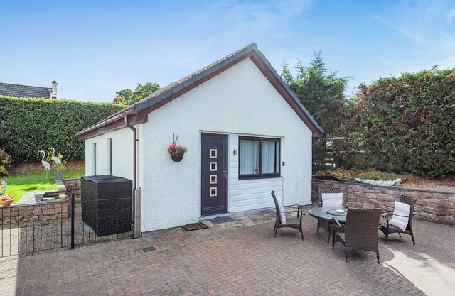 2 bedroom accommodation in Inverness