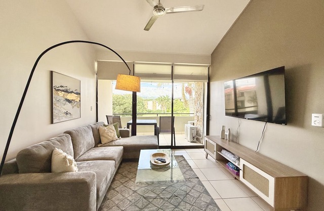 Brand New lake view Penthouse with A/C, pool, gym, tennis in common area
