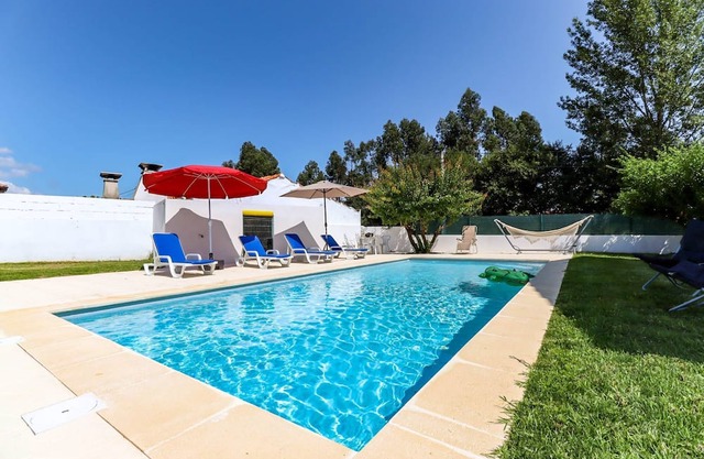 Casa do Azal – House with Pool, Near the Town
